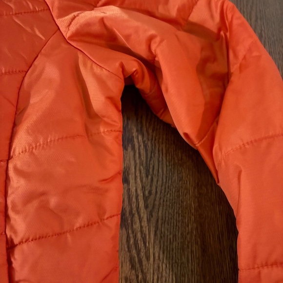 The North Face Women's Bright Red Puffer Jacket - Picture 6 of 8